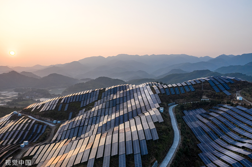 光伏行業2025年迎來關鍵轉折點：技術創新與市場重構并行